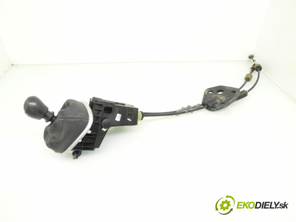 RENAULT SCENIC II (JM0/1_) MINIVAN 2005 88,00 1.9 DCI - F9Q 812 1870,00 ZVEDÁK: