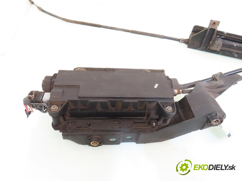 RENAULT SCENIC II (JM0/1_) MINIVAN 2005 83,00 1.6 (JM0C, JM0J, JM1B) - K4M 782 1598,00 BRZDA: ručny elektrický 8200418647