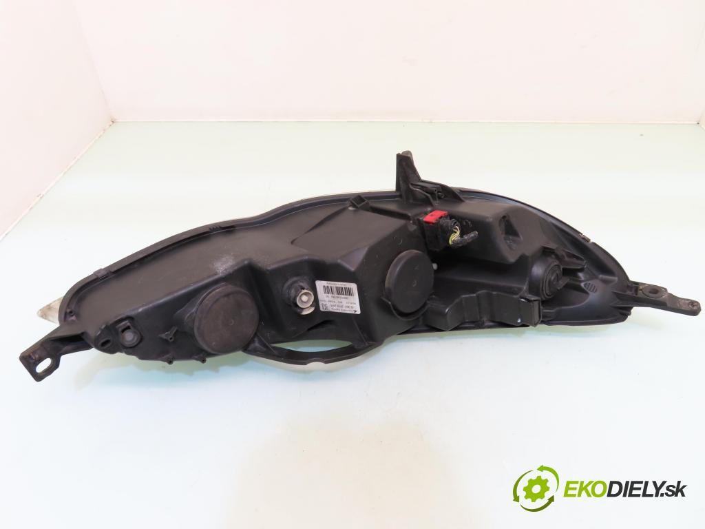 PEUGEOT 407 SW (6E_) KOMBI 2007 80,00 1.6 HDi 110 - 9HZ (DV6TED4) 1560,00 Svetlo LP 0301213201 ; 0301213201 ; 9660236180