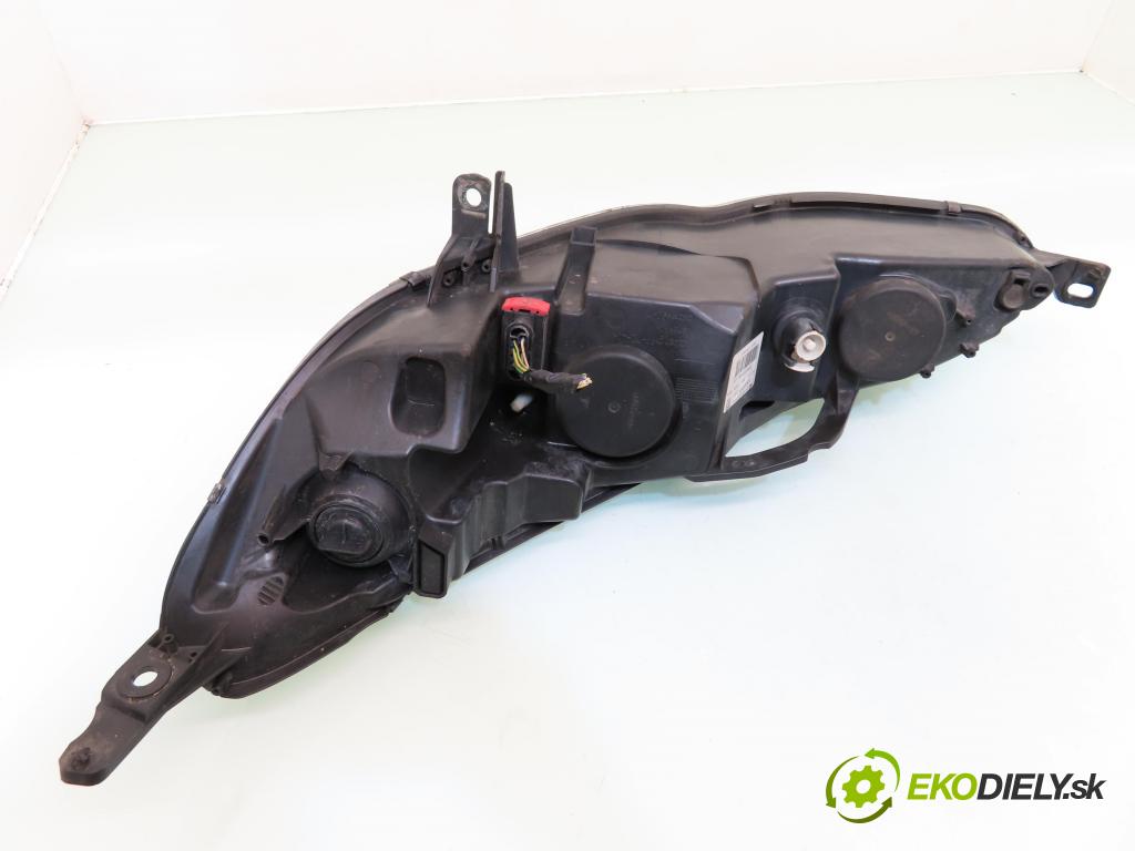 PEUGEOT 407 SW (6E_) KOMBI 2007 80,00 1.6 HDi 110 - 9HZ (DV6TED4) 1560,00 Svetlo PP 0301213202 ; 0301213202 ; 9660235980