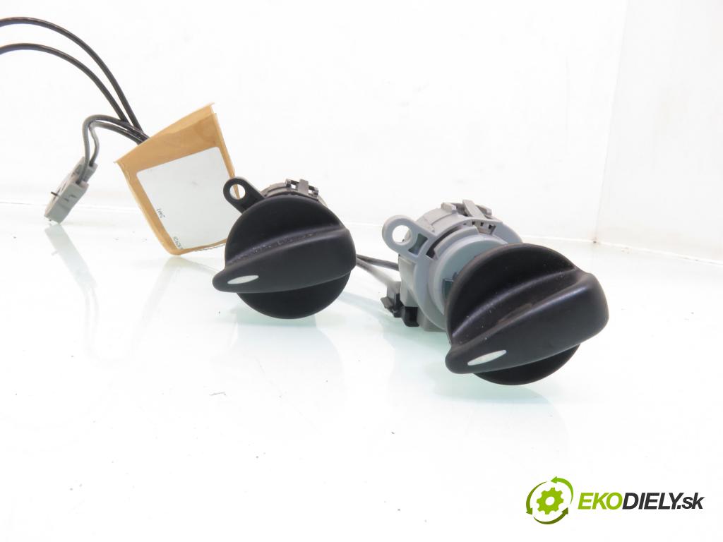 FORD FOCUS (DAW, DBW) HB 2001 74,00 1.6 16V - FYDA 1596,00 lanko panel topení 98AB11503AH ; 98AB11504AH