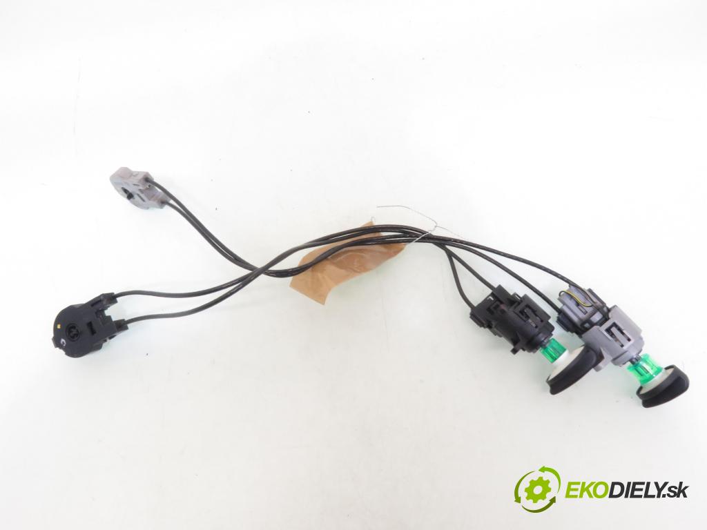 FORD FOCUS (DAW, DBW) HB 2001 74,00 1.6 16V - FYDA 1596,00 lanko panel topení 98AB11503AH ; 98AB11504AH