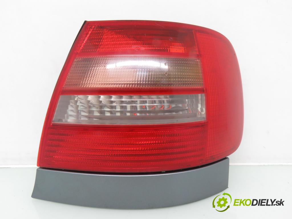 AUDI A4 (8D2, B5) SEDAN 1999 110,00 1.8 T - AEB 1781,00 Svetlo pravé zadné 8D0945096F