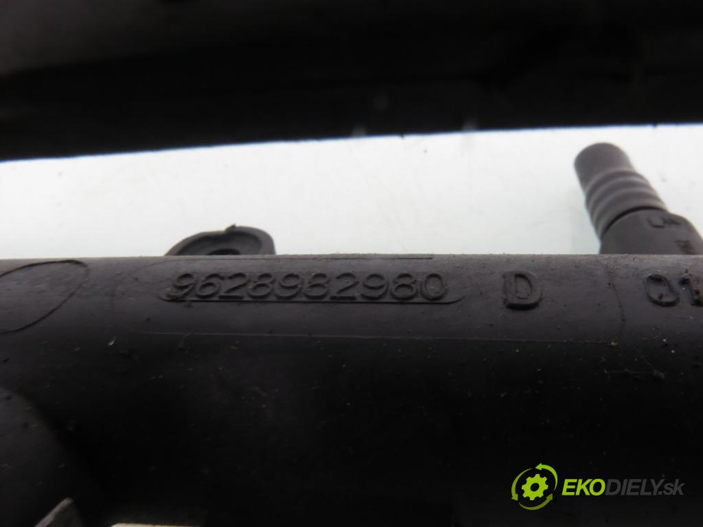 PEUGEOT 206 liftback (2A/C) HB 2001 440,00 1.1 i - HFX (TU1JP) 1124,00 lišta vstřikovací 9638128080 ; 9628982980D (Vstřikovací lišta)