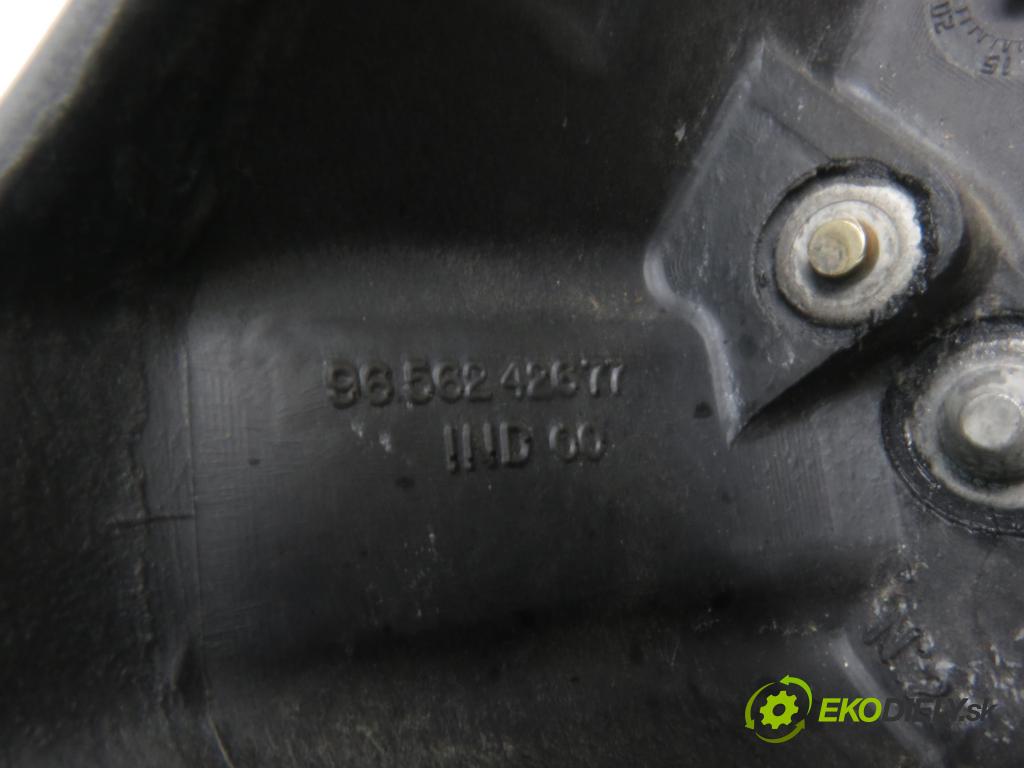 PEUGEOT 407 SW (6E_) KOMBI 2005 100,00 2 - RFN (EW10J4) 1997,00 Volant 9656242677 (Volant)