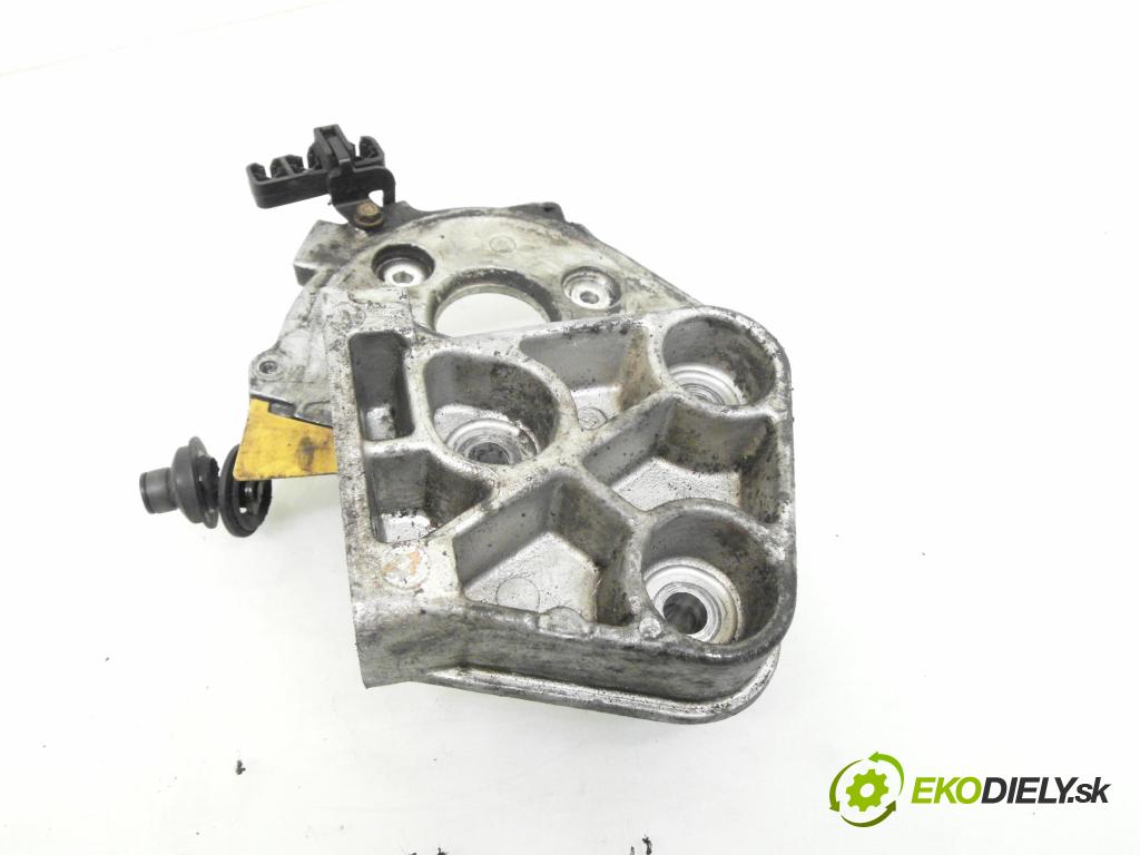 RENAULT SCENIC II (JM0/1_) MINIVAN 2003 88,00 1.9 DCI - F9Q 812 1870,00 Uchytenie pumpy vstrekovacej 8200240204