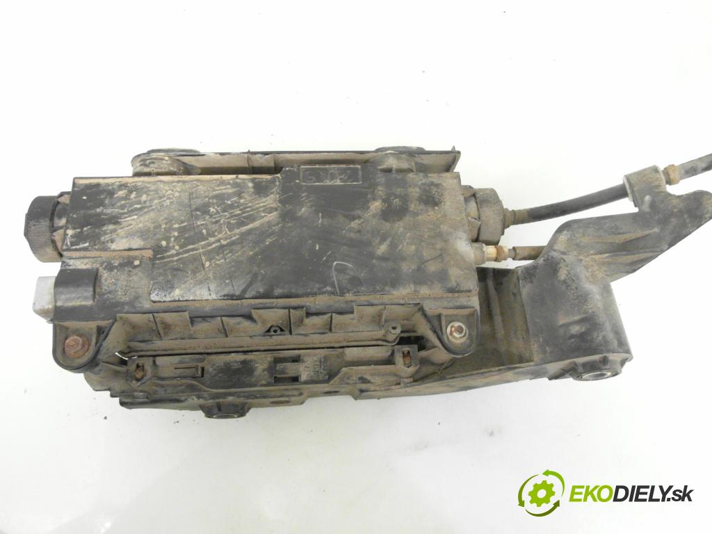 RENAULT SCENIC II (JM0/1_) MINIVAN 2005 88,00 1.9 DCI - F9Q 812 1870,00 BRZDA: ručny elektrický 8200418647