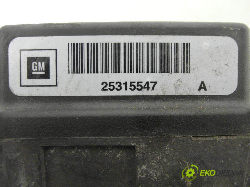 OPEL ZAFIRA A Nadwozie Wielkopojemne (MPV) (T98) MINIVAN 2000 74,00 1.6 16V - X 16 XEL 1598,00 motorek tempomatu 25315547 ; 25140015