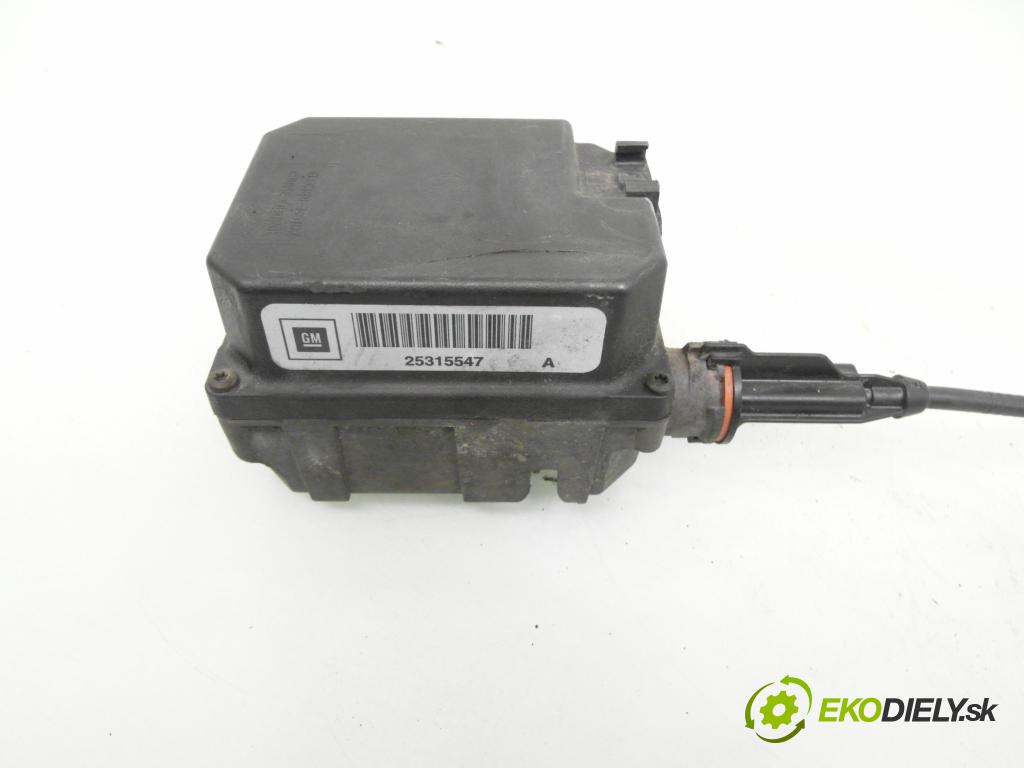 OPEL ZAFIRA A Nadwozie Wielkopojemne (MPV) (T98) MINIVAN 2000 74,00 1.6 16V - X 16 XEL 1598,00 motorek tempomatu 25315547 ; 25140015