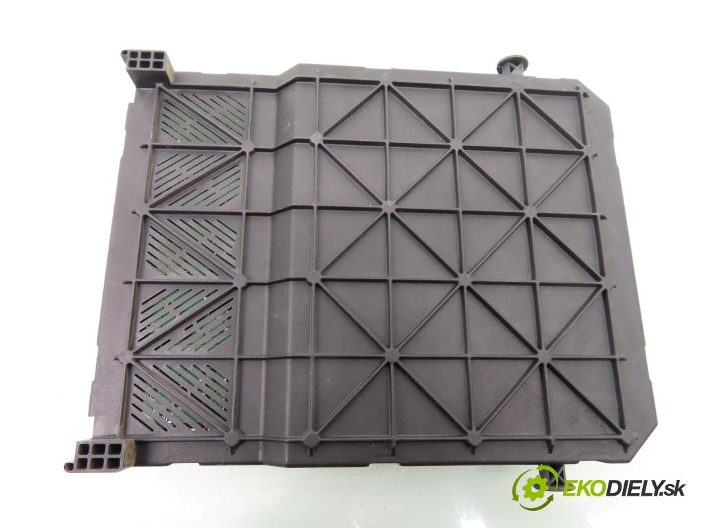 PEUGEOT 206 liftback (2A/C) HB 2003 440,00 1.1 i - HFX (TU1JP) 1124,00 MODUL BSI S118085120B ; 9650584780