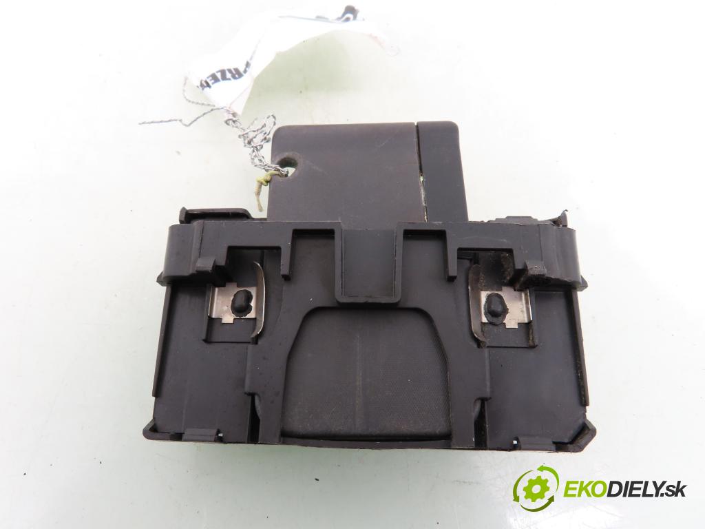 RENAULT SCENIC II (JM0/1_) MINIVAN 2005 83,00 1.6 (JM0C, JM0J, JM1B) - K4M 782 1598,00 CZYTNIK KARTY: S118539002E ; 8200125077
