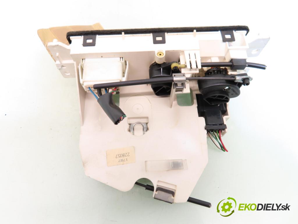 TOYOTA AVENSIS (_T22_) LIFTBACK 1998 81,00 1.6 (AT220_) - 4A-FE 1587,00 Panel kúrenia KLIMATIZACE: 702311A
