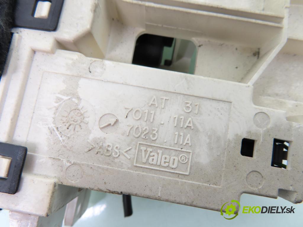 TOYOTA AVENSIS (_T22_) LIFTBACK 1998 81,00 1.6 (AT220_) - 4A-FE 1587,00 Panel kúrenia KLIMATIZACE: 702311A
