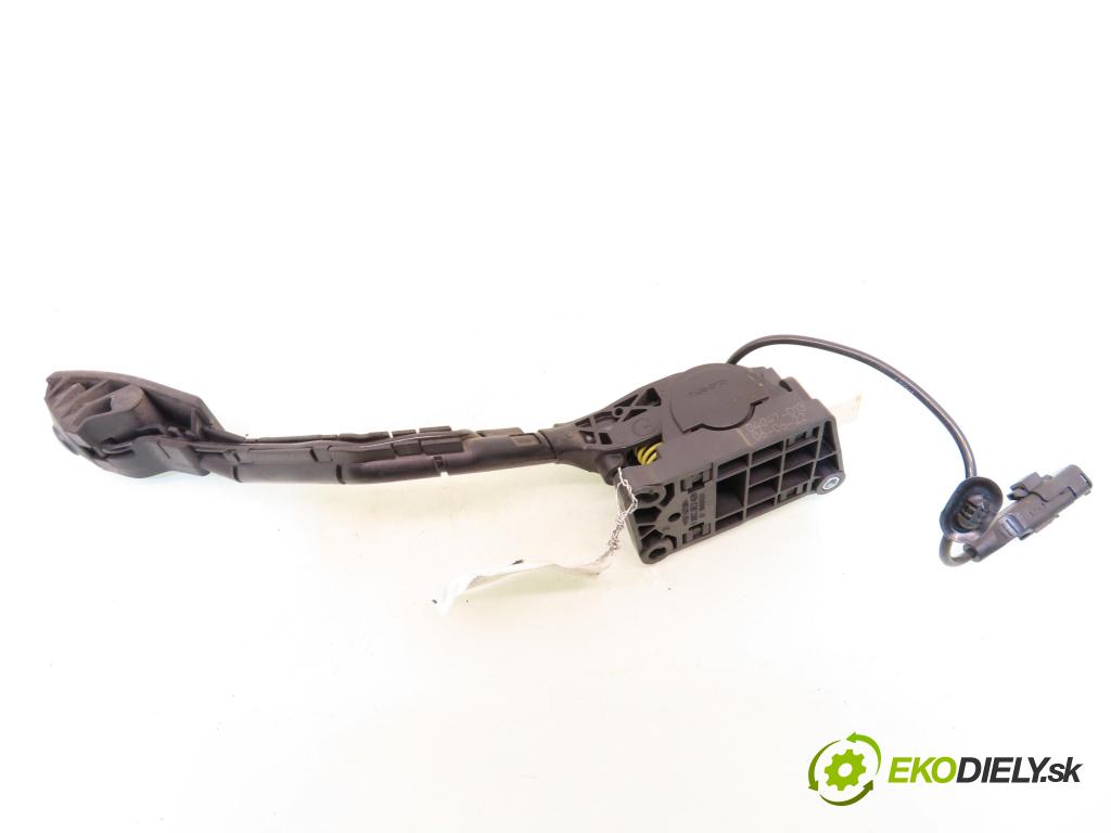 PEUGEOT 407 SW (6E_) KOMBI 2005 80,00 1.6 HDi 110 - 9HZ (DV6TED4) 1560,00 Potenciometer plynu 9650341780 ; 0280755012 (Potenciometer plynového pedálu)