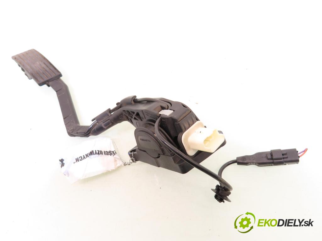 PEUGEOT 407 SW (6E_) KOMBI 2005 80,00 1.6 HDi 110 - 9HZ (DV6TED4) 1560,00 Potenciometer plynu 9650341780 ; 0280755012 (Potenciometer plynového pedálu)