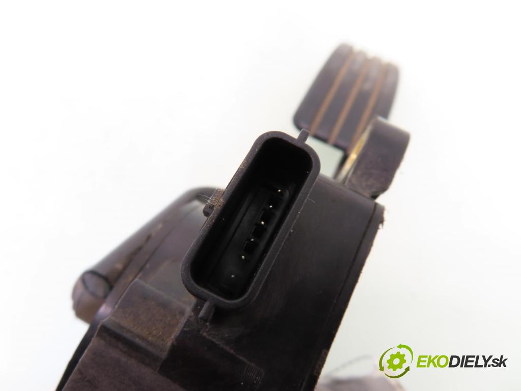RENAULT SCENIC II (JM0/1_) MINIVAN 2005 83,00 1.6 (JM0C, JM0J, JM1B) - K4M 782 1598,00 Potenciometer plynu 8200159647 (Potenciometer plynového pedálu)