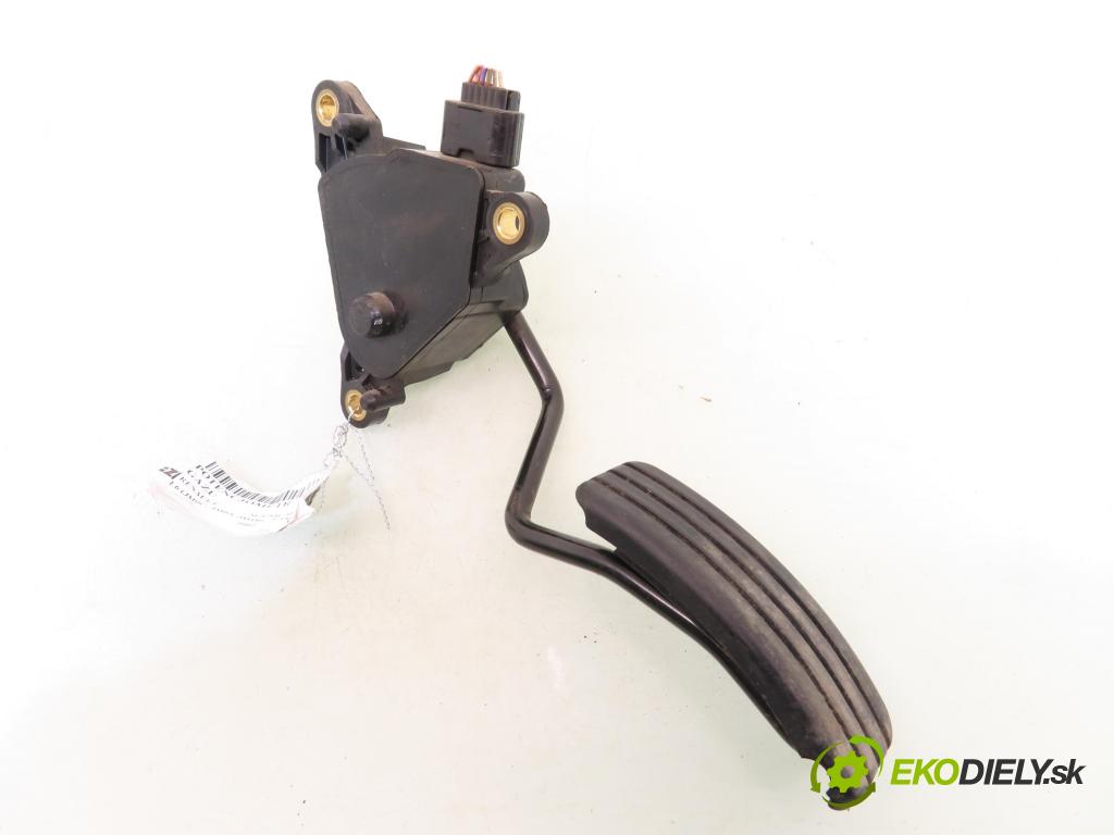 RENAULT SCENIC II (JM0/1_) MINIVAN 2005 83,00 1.6 (JM0C, JM0J, JM1B) - K4M 782 1598,00 Potenciometer plynu 8200159647 (Potenciometer plynového pedálu)
