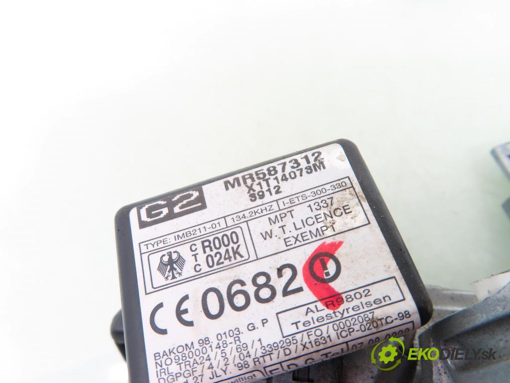 MITSUBISHI OUTLANDER I (CU_W) SUV 2003 118,00 2.4 4WD (CU5W) - 4G69 2378,00 spínačka / VLOŽKY MR587312