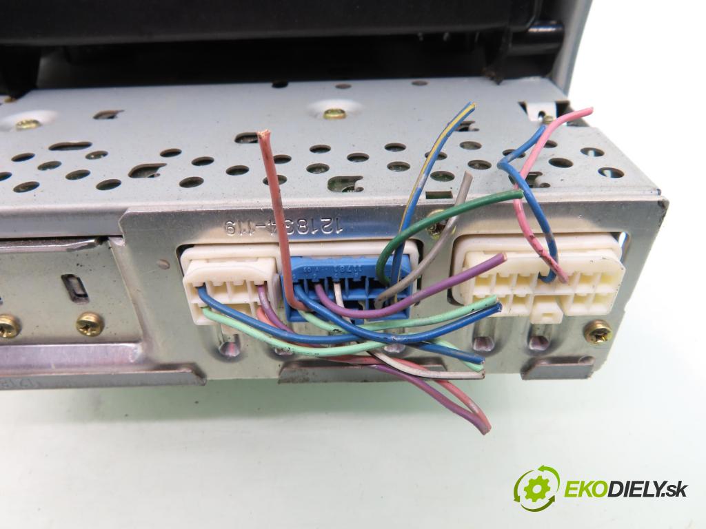 TOYOTA YARIS (_P1_) HB 2000 50,00 1.0 (SCP10_) - 1SZ-FE 998,00 RADIO modul 8612052020
