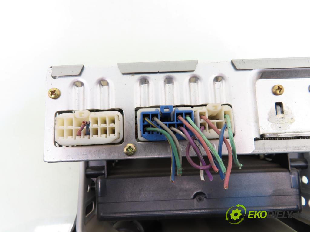 TOYOTA YARIS (_P1_) HB 2000 50,00 1.0 (SCP10_) - 1SZ-FE 998,00 RADIO modul 8612052020