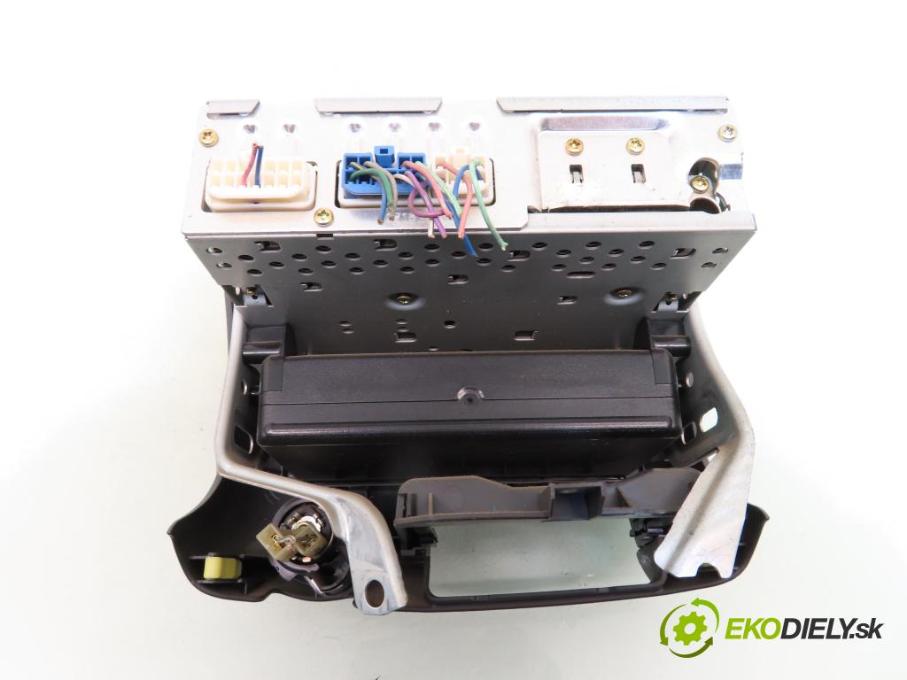 TOYOTA YARIS (_P1_) HB 2000 50,00 1.0 (SCP10_) - 1SZ-FE 998,00 RADIO modul 8612052020