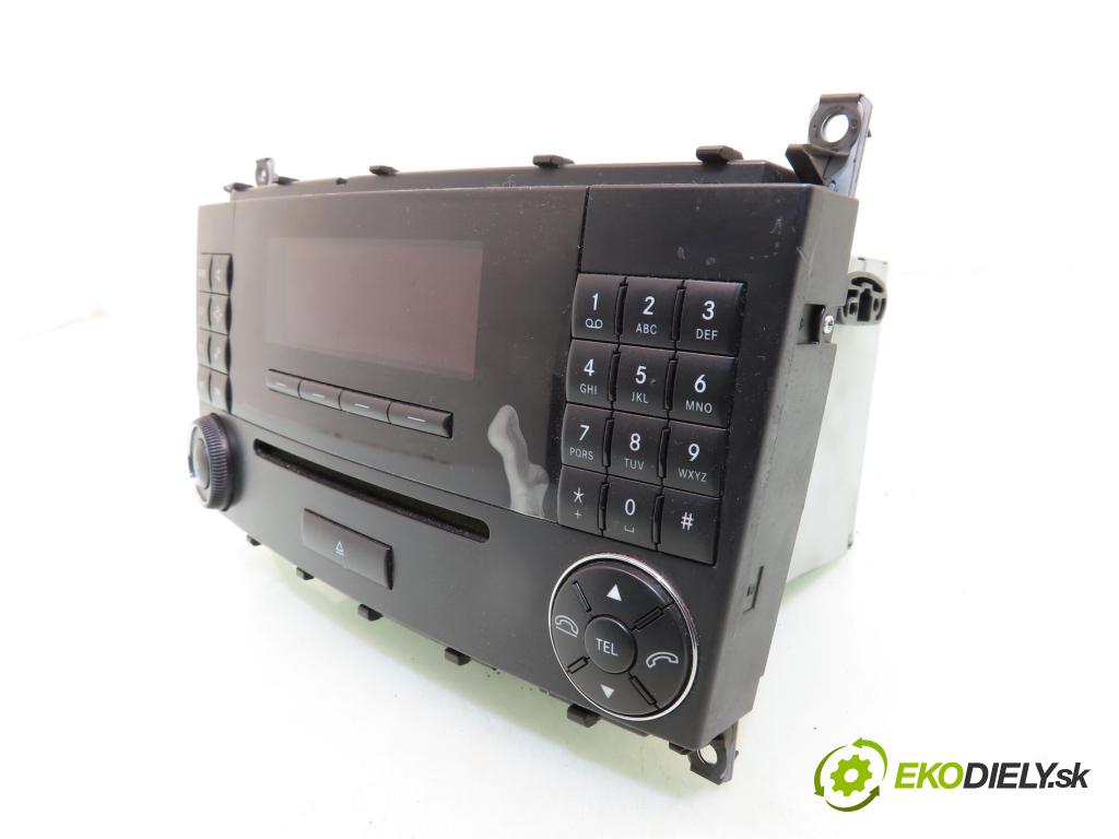 MERCEDES-BENZ KLASA C (W203) KOMBI 2002 105,00 C 180 Kompressor (203.046) - M 271.946 1796,00 RADIO CD A2038273842