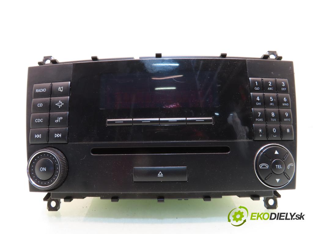 MERCEDES-BENZ KLASA C (W203) KOMBI 2002 105,00 C 180 Kompressor (203.046) - M 271.946 1796,00 RADIO CD A2038273842