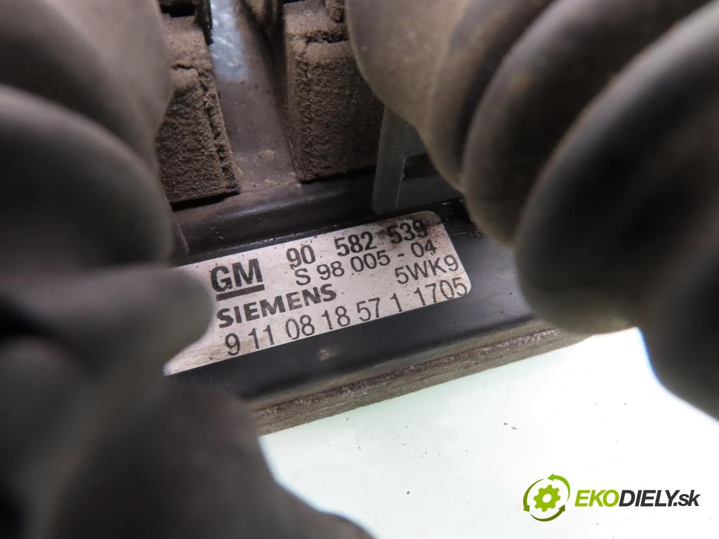 OPEL ZAFIRA A Nadwozie Wielkopojemne (MPV) (T98)  MINIVAN 2000 85,00 1.8 16V - X 18 XE1 1796,00 Riadiaca jednotka Motor 90582539 ; 5WK91705