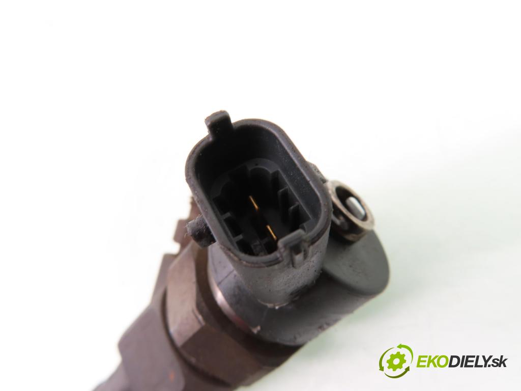 RENAULT SCENIC I (JA0/1_) MINIVAN 2001 75,00 1.9 dCi (JA05, JA1F) - F9Q 732 1870,00 vstrekovač 0445110021 ; 7700111014 (Vstrekovač paliva)