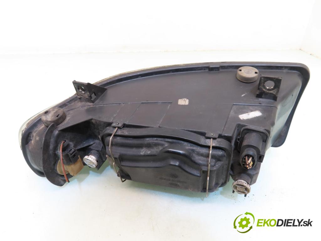 SEAT LEON (1M1) HB 2003 55,00 1.4 16V - AHW 1390,00 světlo PP 1M1941002D ; 67742701