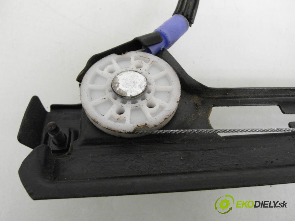 SEAT ALTEA (5P1) MINIVAN 2005 77,00 1.9 TDI - BXE 1896,00 mechanismus oken PPE 5P0837402 ; 1K0959792C ; 5P0837402
