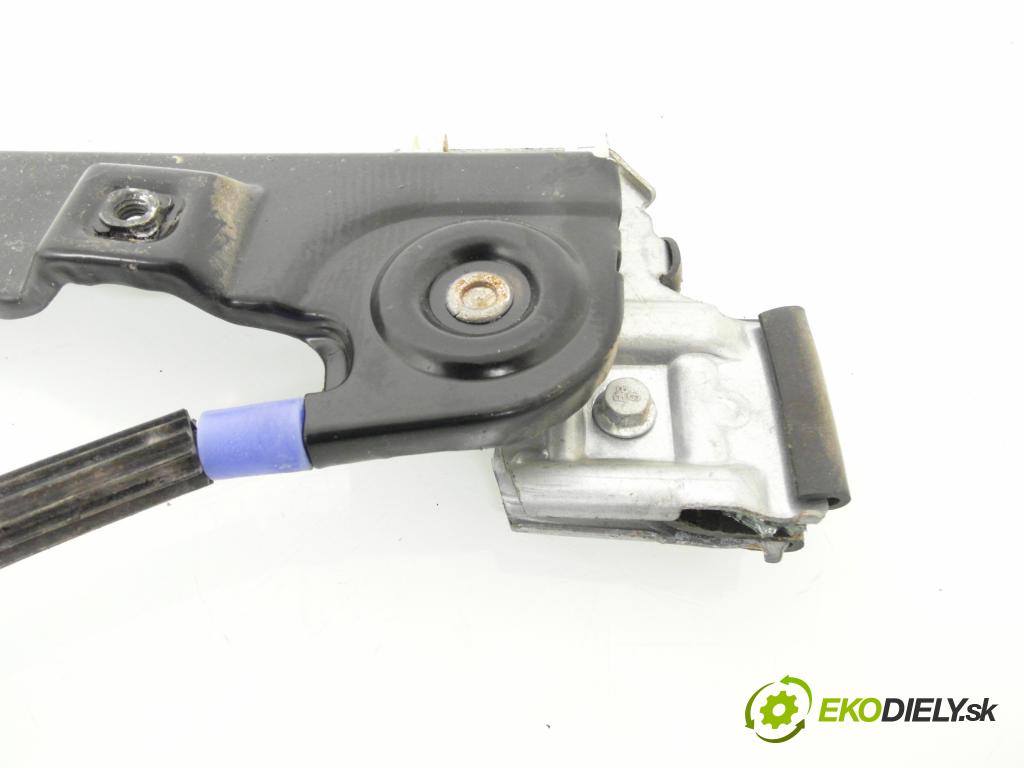 SEAT ALTEA (5P1) MINIVAN 2005 77,00 1.9 TDI - BXE 1896,00 mechanismus oken PPE 5P0837402 ; 1K0959792C ; 5P0837402