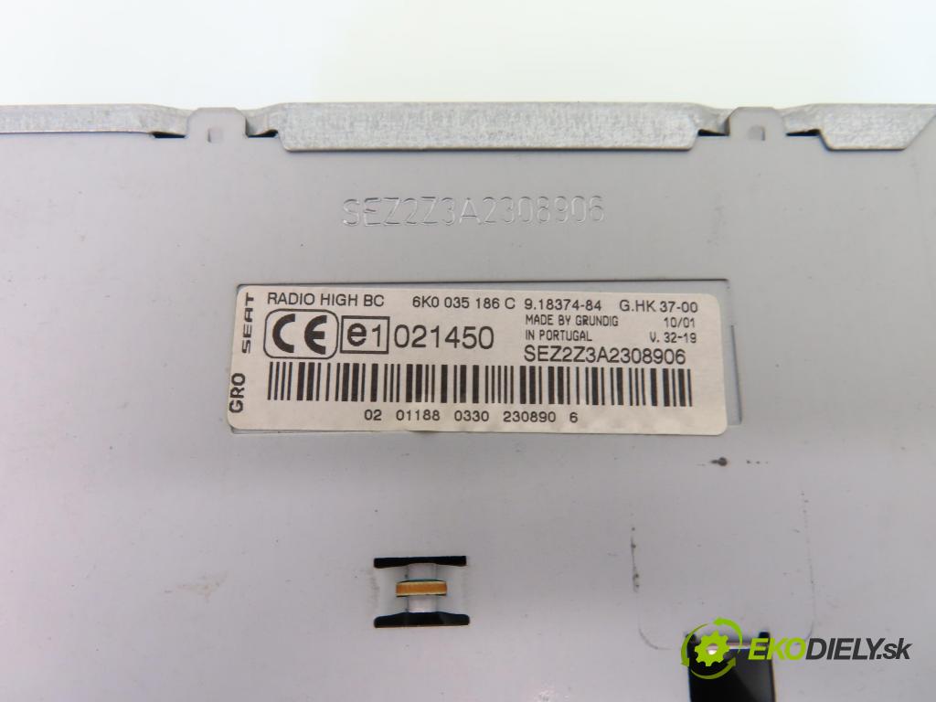 SEAT CORDOBA (6K2) SEDAN 2000 55,00 1.4 16V - APE 1390,00 RADIO Modul 6K0035186C