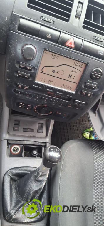 SEAT CORDOBA (6K2) SEDAN 2000 55,00 1.4 16V - APE 1390,00 Ovládač rádia 1837310200