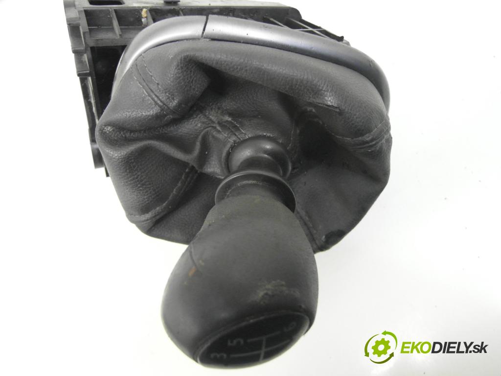 RENAULT SCENIC II (JM0/1_) MINIVAN 2005 88,00 1.9 DCI - F9Q 812 1870,00 ZVEDÁK: