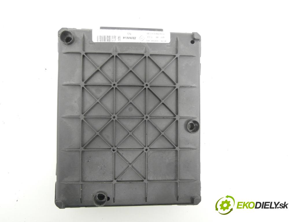 RENAULT SCENIC I (JA0/1_) MINIVAN 2002 79,00 1.6 - K4M 700 1598,00 spinačka / imobilizéra IMMO / Riadiaca jednotka 8200214973 ; P8200215695 ; 8200029342B