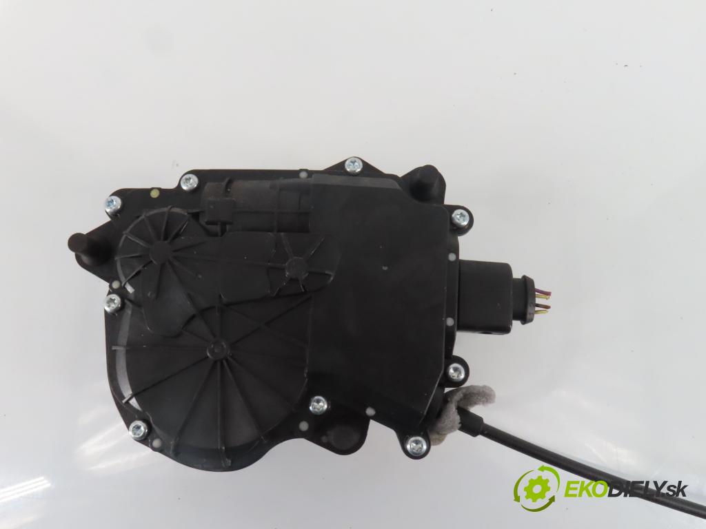 SEAT ALHAMBRA (710, 711) MINIVAN 2018 135,00 2.0 TDI - DFMA 1968,00 zámok Dvere posúvne 7N0843745