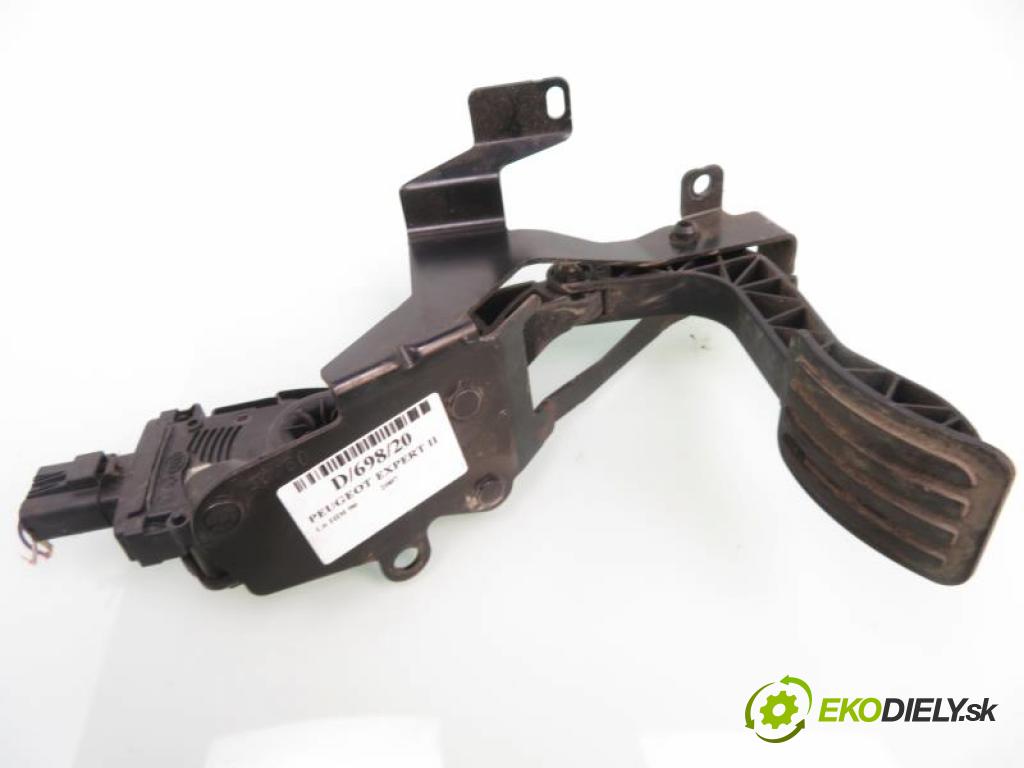 PEUGEOT EXPERT Skrzynia (VF3A_, VF3U_, VF3X_) FURGON 2007 66,00 1.6 HDi 90 16V - 9HU (DV6UTED4) 1560,00 Potenciometer plynu 6PV009083 ; 1400838880 (Potenciometer plynového pedálu)