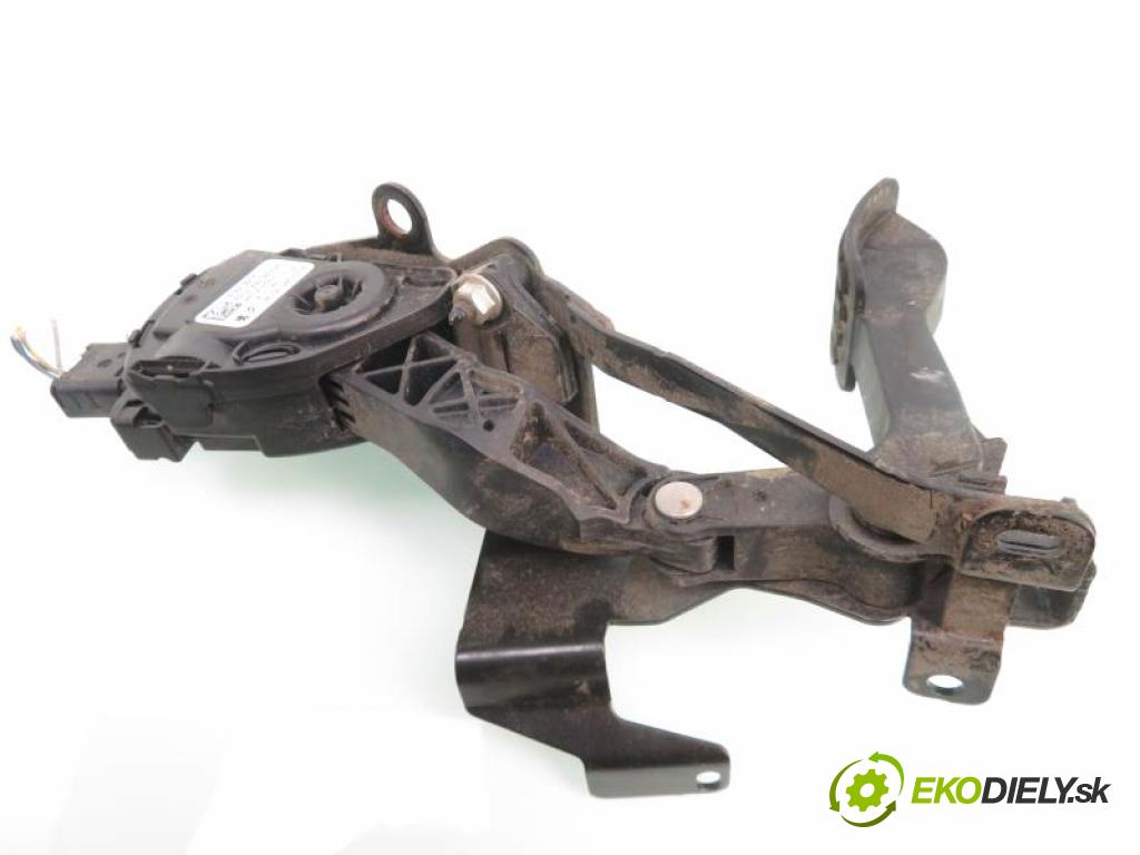 PEUGEOT EXPERT Skrzynia (VF3A_, VF3U_, VF3X_) FURGON 2007 66,00 1.6 HDi 90 16V - 9HU (DV6UTED4) 1560,00 Potenciometer plynu 6PV009083 ; 1400838880 (Potenciometer plynového pedálu)