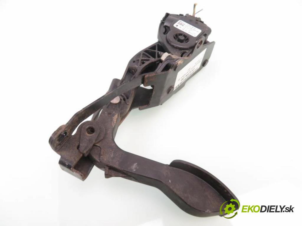 PEUGEOT EXPERT Skrzynia (VF3A_, VF3U_, VF3X_) FURGON 2007 66,00 1.6 HDi 90 16V - 9HU (DV6UTED4) 1560,00 Potenciometer plynu 6PV009083 ; 1400838880 (Potenciometer plynového pedálu)