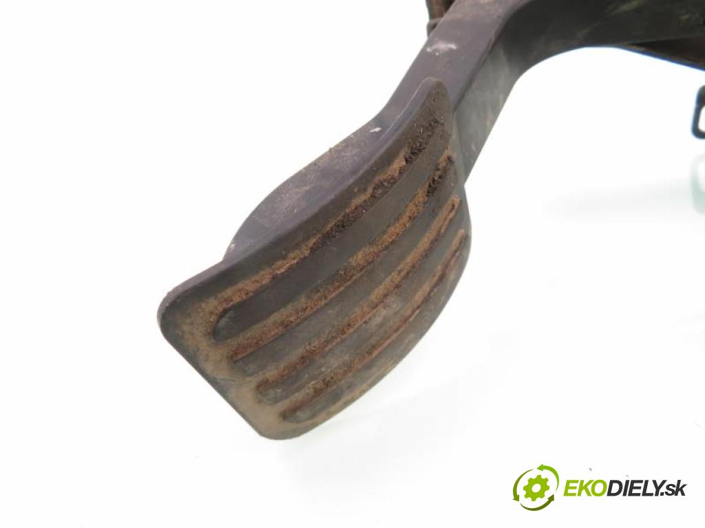 PEUGEOT EXPERT Skrzynia (VF3A_, VF3U_, VF3X_) FURGON 2007 66,00 1.6 HDi 90 16V - 9HU (DV6UTED4) 1560,00 Potenciometer plynu 6PV009083 ; 1400838880 (Potenciometer plynového pedálu)