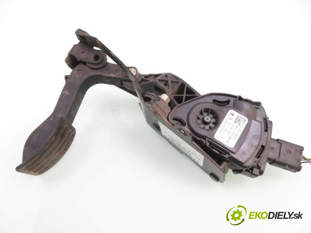 PEUGEOT EXPERT Skrzynia (VF3A_, VF3U_, VF3X_) FURGON 2007 66,00 1.6 HDi 90 16V - 9HU (DV6UTED4) 1560,00 Potenciometer plynu 6PV009083 ; 1400838880 (Potenciometer plynového pedálu)