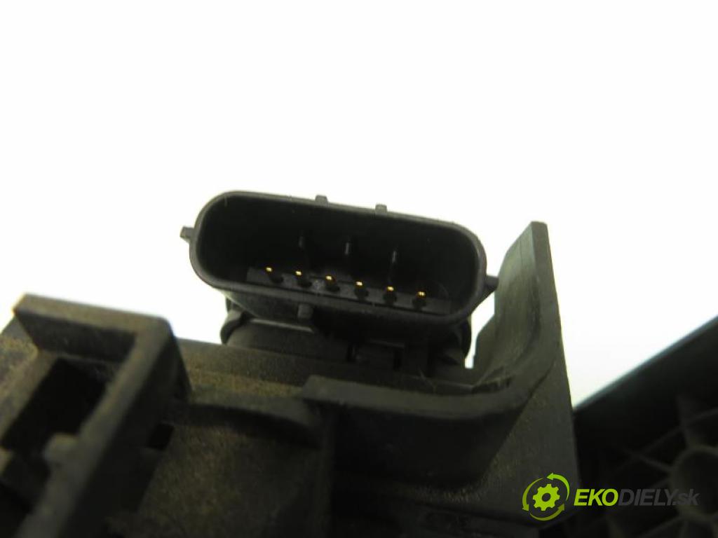 VW PASSAT B6 (3C2) SEDAN 2006 77,00 1.9 TDI - BXE 1896,00 Potenciometer plynu 1K1721503L ; 6PV00860000 (Potenciometer plynového pedálu)