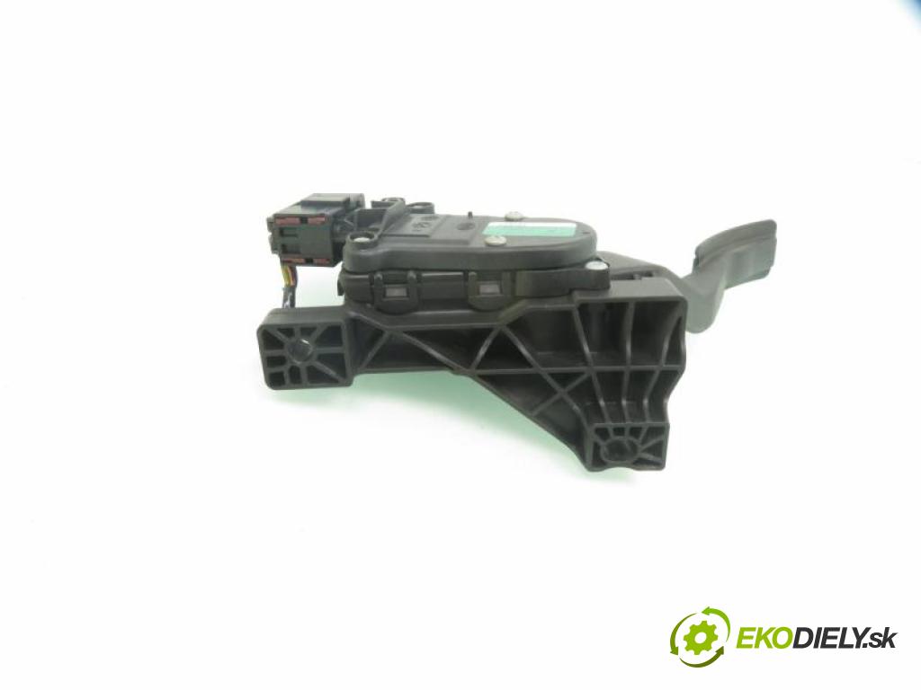 SMART FORFOUR (454) HB 2004 70,00 1.3 (454.031) - M 135.930 1332,00 Potenciometer plynu A4543000104 ; MR955216 (Potenciometer plynového pedálu)