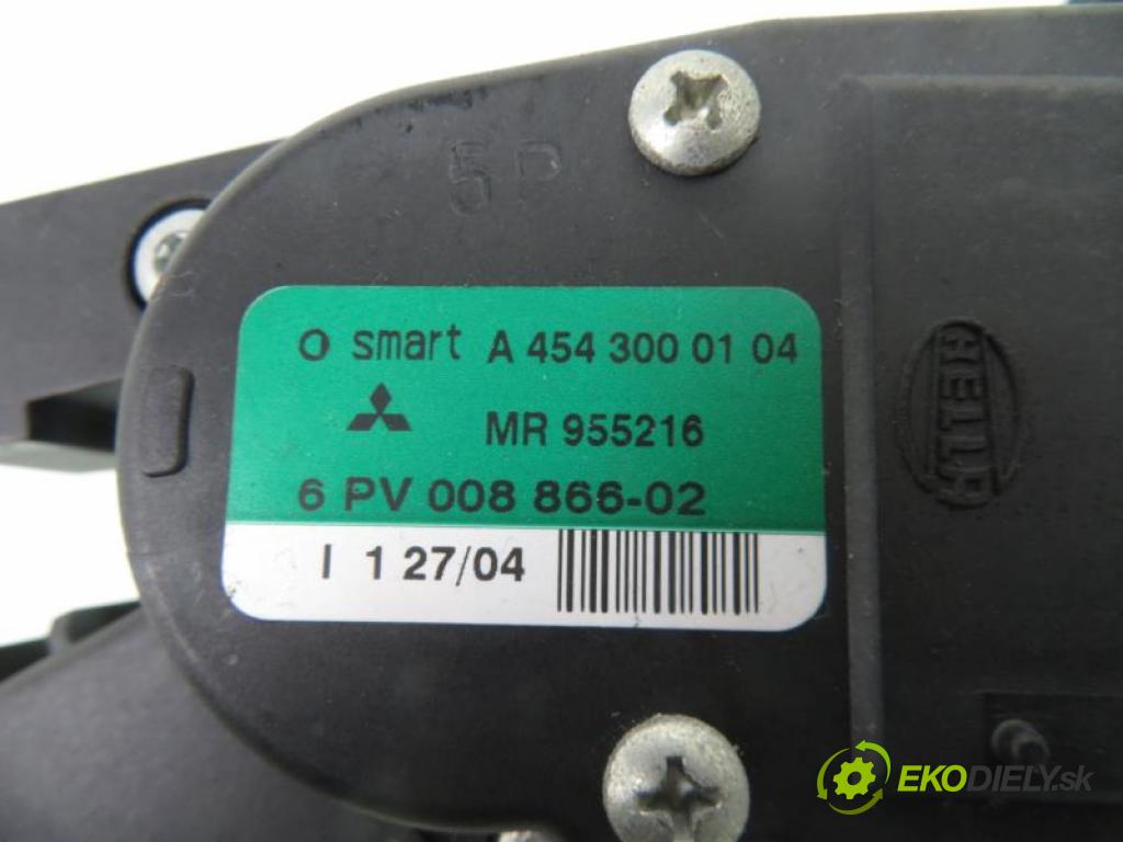 SMART FORFOUR (454) HB 2004 70,00 1.3 (454.031) - M 135.930 1332,00 Potenciometer plynu A4543000104 ; MR955216 (Potenciometer plynového pedálu)