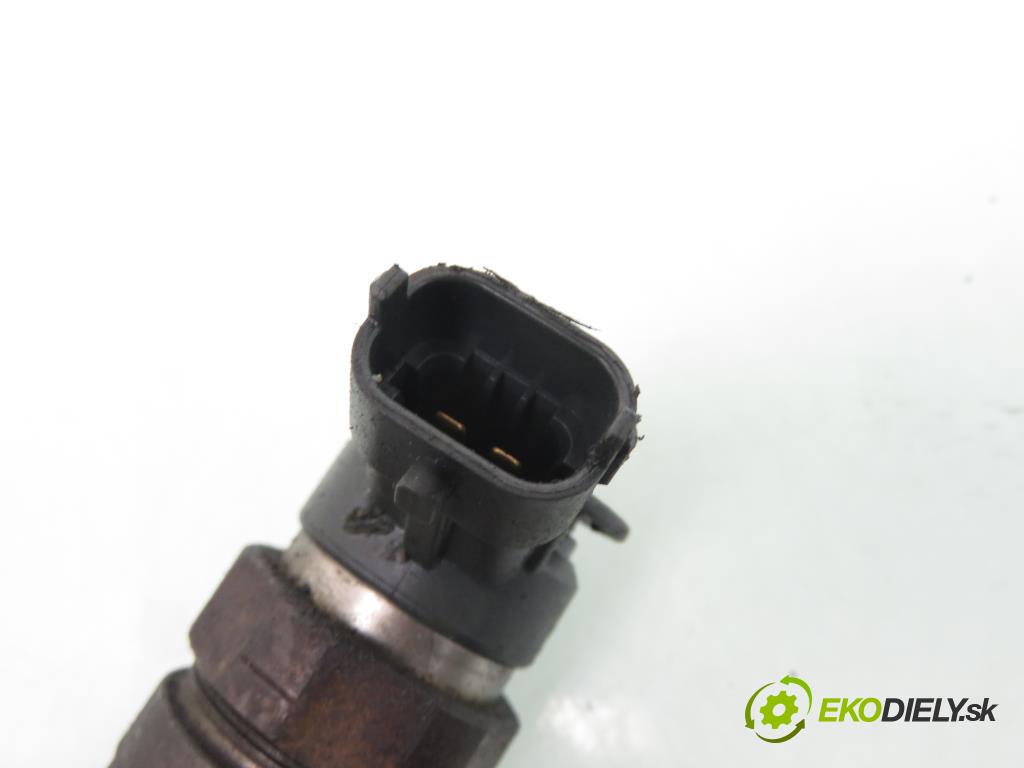 PEUGEOT 206 liftback (2A/C) HB 2005 50,00 1.4 HDi 8V 70 - 8HZ 1398,00 vstrekovač 0445110135  (Vstrekovač paliva)