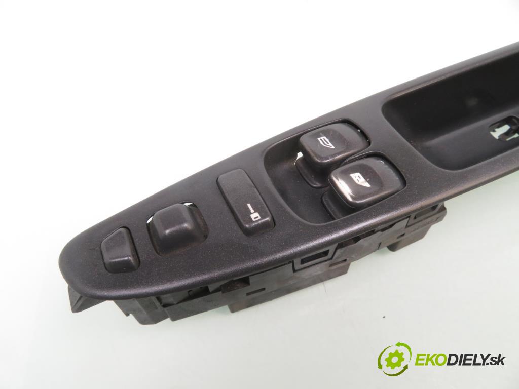 VOLVO S40 I (VS) SEDAN 2000 75,00 1.9 DI - D 4192 T4 1870,00 Panel ovládania okien 30889749