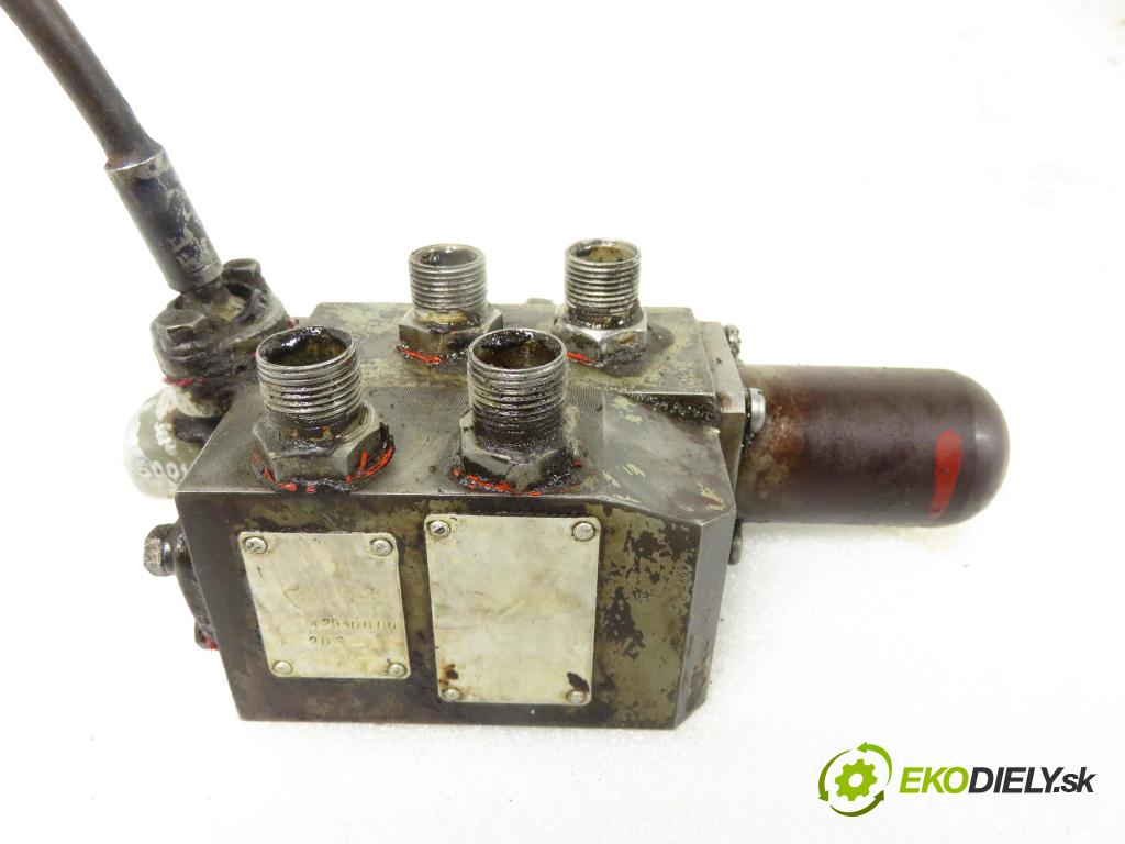 SAM TRAKTOR - 1980 11,00 S231/S15 ANDORIA 0,98 Rozdeľovač hydraulický 42540000 (Rozdeľovač)