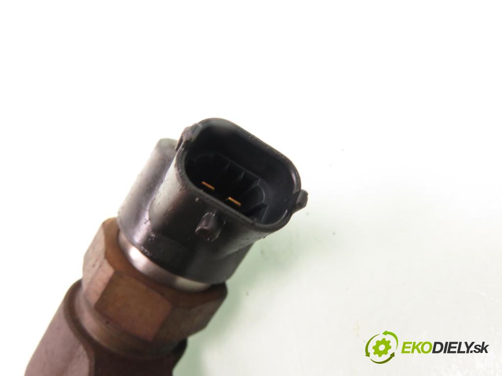 FIAT BRAVO I (182_) HB 2000 74,00 1.9 JTD - 182 B9.000 1910,00 vstrekovač 0445110068  (Vstrekovač paliva)