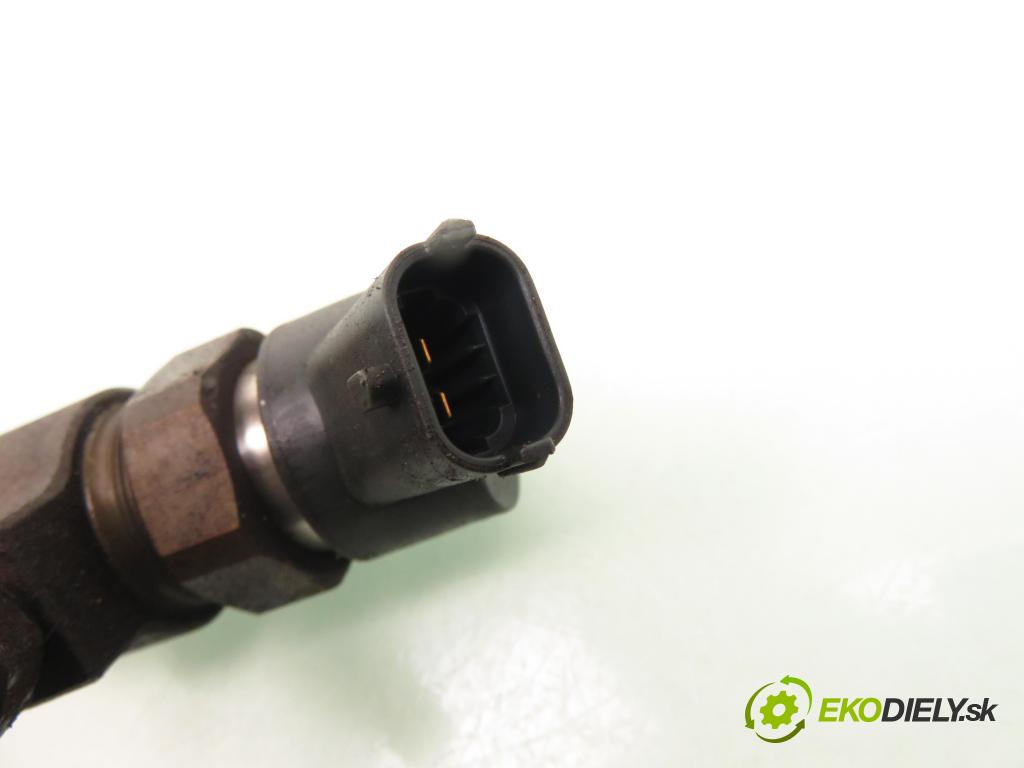 FIAT BRAVO I (182_) HB 2000 74,00 1.9 JTD - 182 B9.000 1910,00 vstrekovač 0445110068  (Vstrekovač paliva)